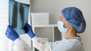 Lee más sobre el artículo 5 síntomas de cáncer que no debes ignorar